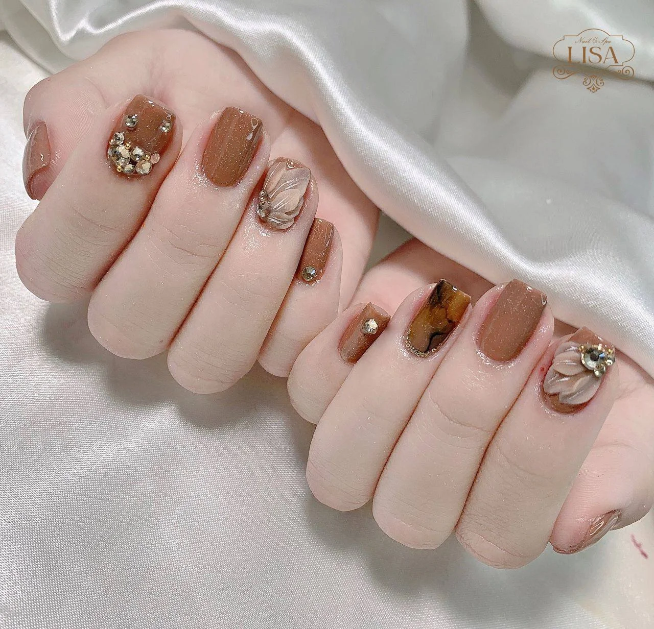 Top 6 tone màu nail dành cho các nàng sở hữu làn da ngăm (2)