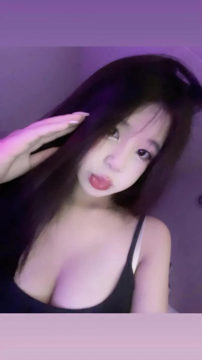 Ảnh 3 minh hoạ con gái cởi đồ