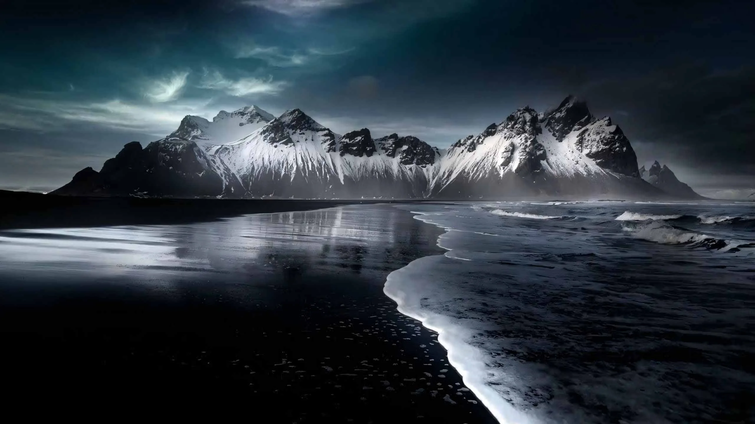 hình nền máy tính chill dãy núi tuyết sừng sững bên bờ biển đêm đầy tuyết