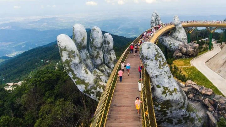 Chiêm ngưỡng loạt ảnh du lịch đẹp nhất thế giới năm 2018, Cầu Vàng tại Đà Nẵng cũng góp mặt