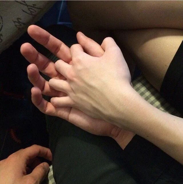 49 [ Nắm Tay ... ] ý tưởng | nắm tay, hình các cặp đôi, ulzzang