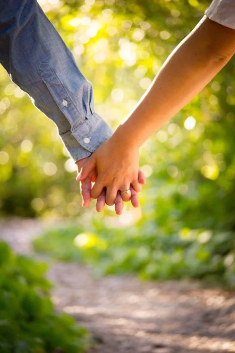 Hình ảnh nắm tay người yêu đẹp lãng mạn