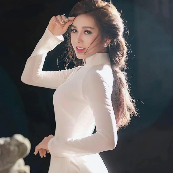 gái xinh mặc áo dài trắng tinh khôi
