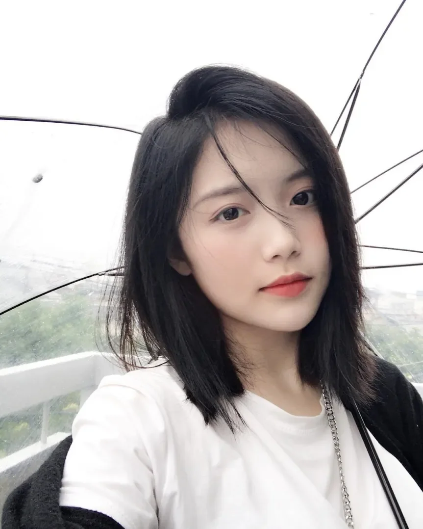 gái xinh tóc ngắn cá tính ngoài trời