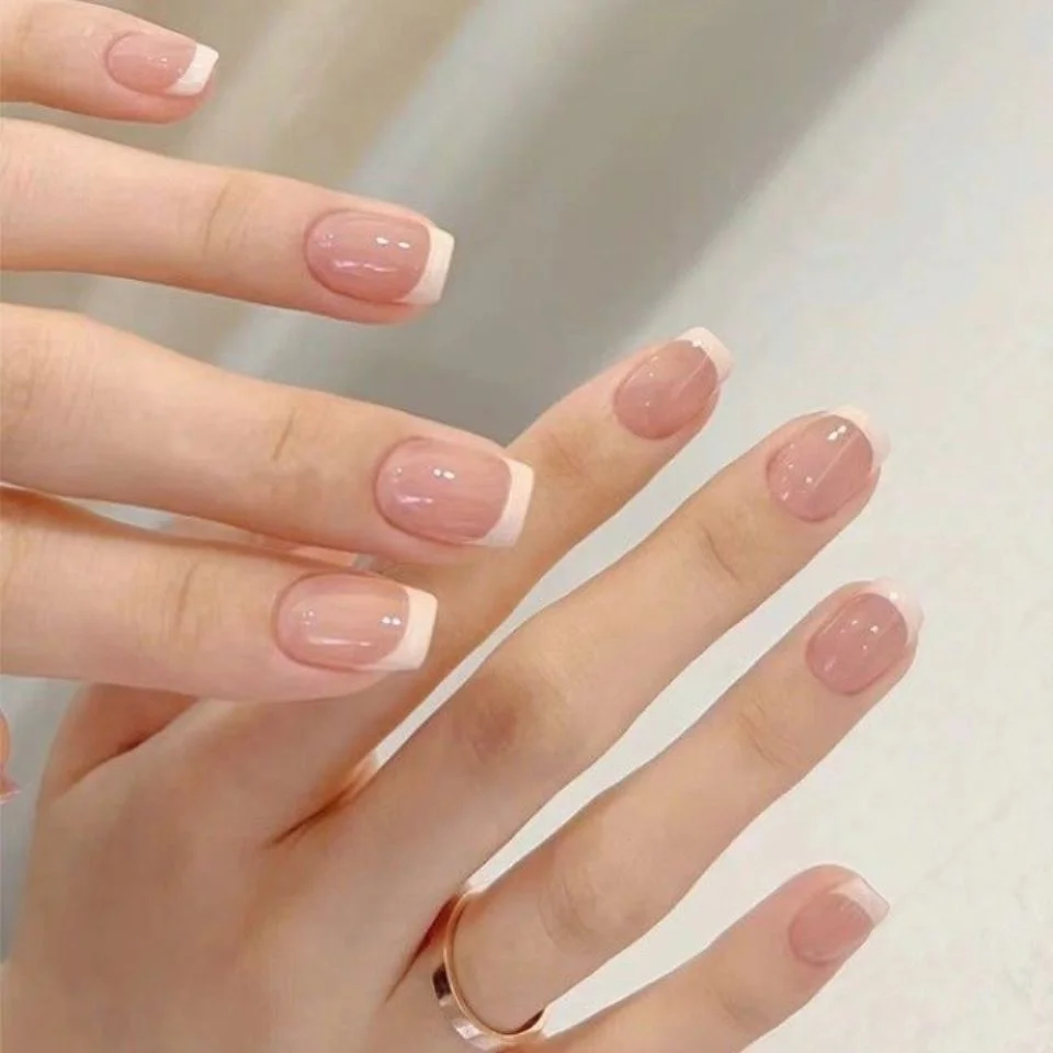 Móng tay đầu móng trắng đơn giản (French)
