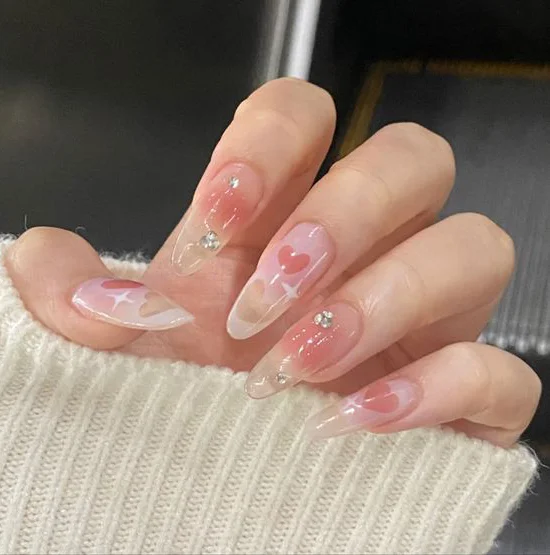 Nail đẹp móng dài toát lên vẻ đẹp nhẹ nhàng