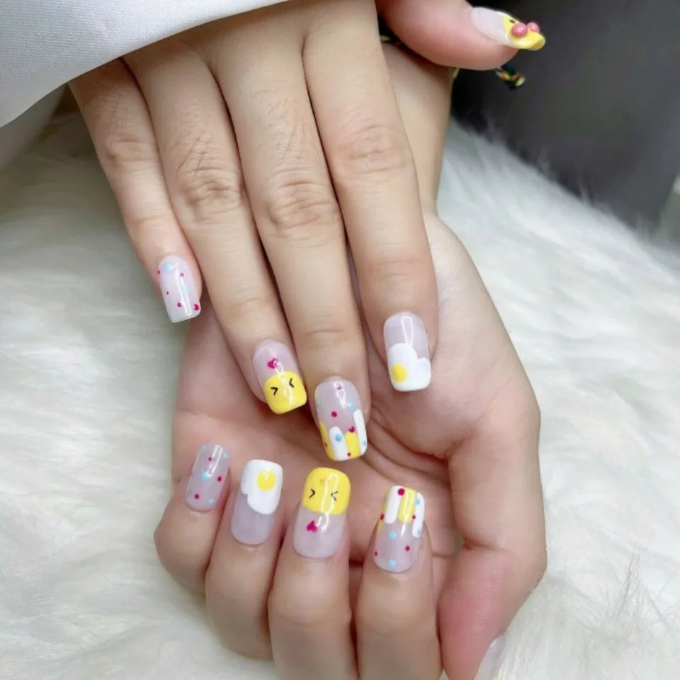 Bí quyết để móng tay luôn bền màu và đẹp như ở tiệm