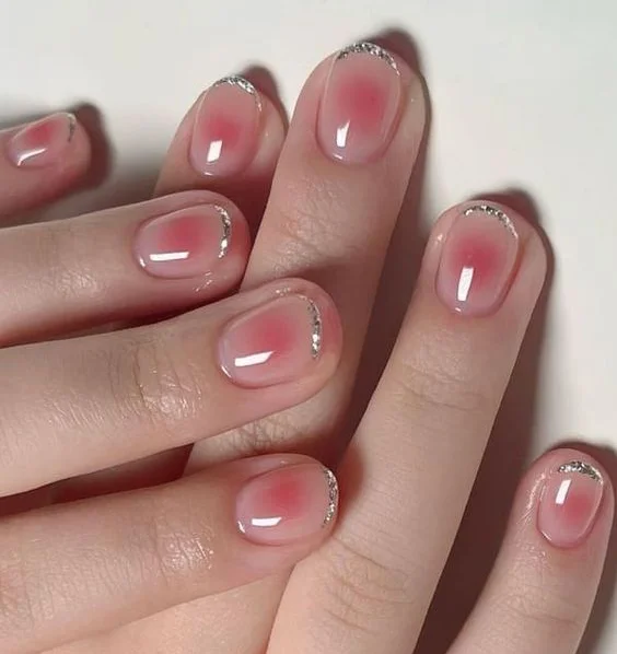 Nail sơn trong kết hợp hiệu ứng chuyển màu lạ mắt