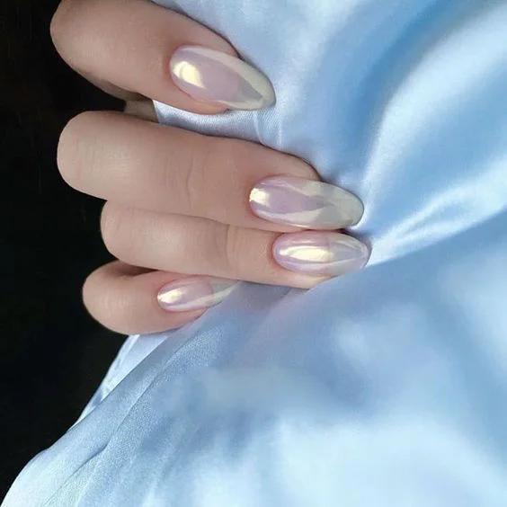 Nail đẹp tráng gương là xu hướng làm đẹp của giới trẻ năm nay