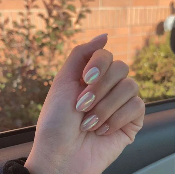 Nail tráng gương màu hồng phấn nhẹ nhàng