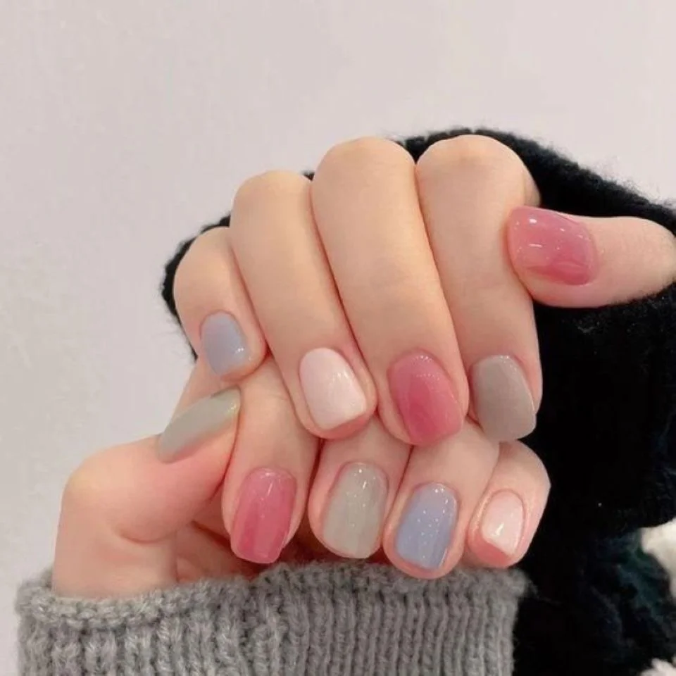 Móng tay đơn giản cho nàng da ngăm