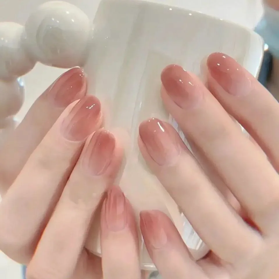 Móng tay ombre đơn giản, sang chảnh