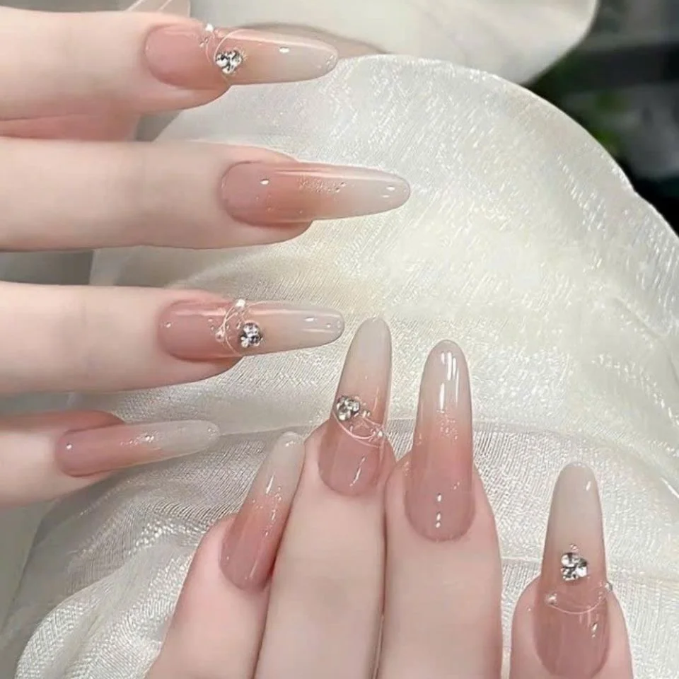 Mẫu móng tay nhẹ nhàng, thanh lịch